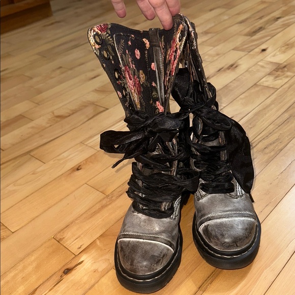 Like New Dr. Martens Triumphs Oiled Grey with Floral Lining - Picture 2 of 10